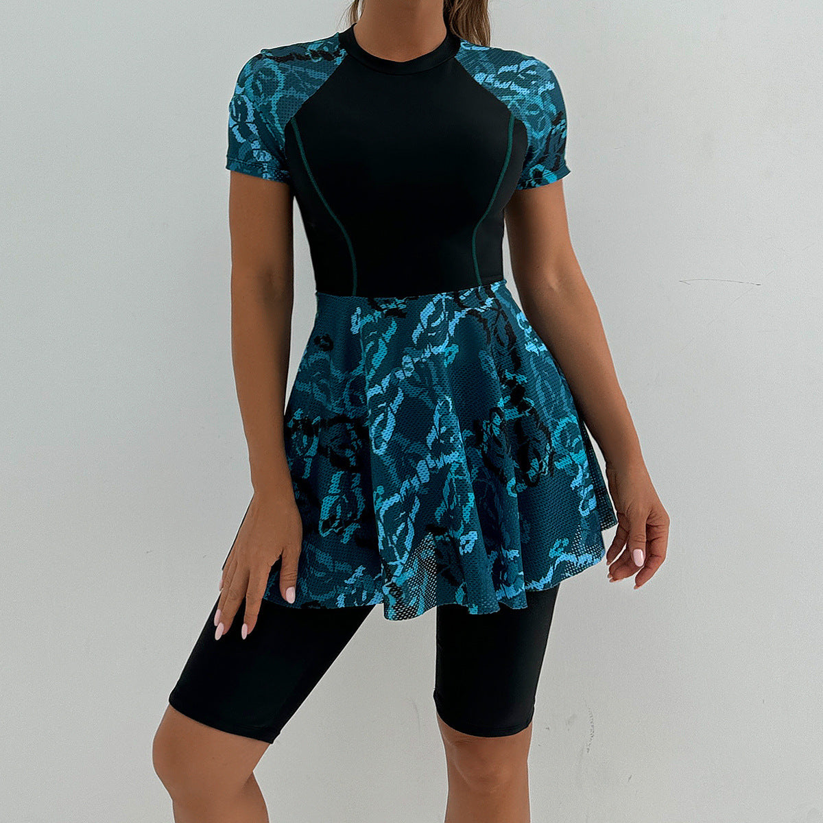 Robe de sport féminine ajustée avec jupe intégrée de berg-feldt