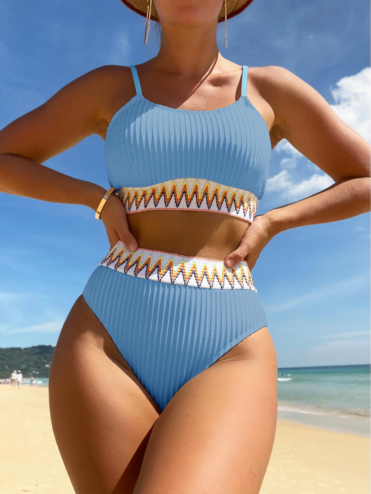 Ensemble bikini pour femme avec look côtelé tendance et détails colorés de berg-feldt