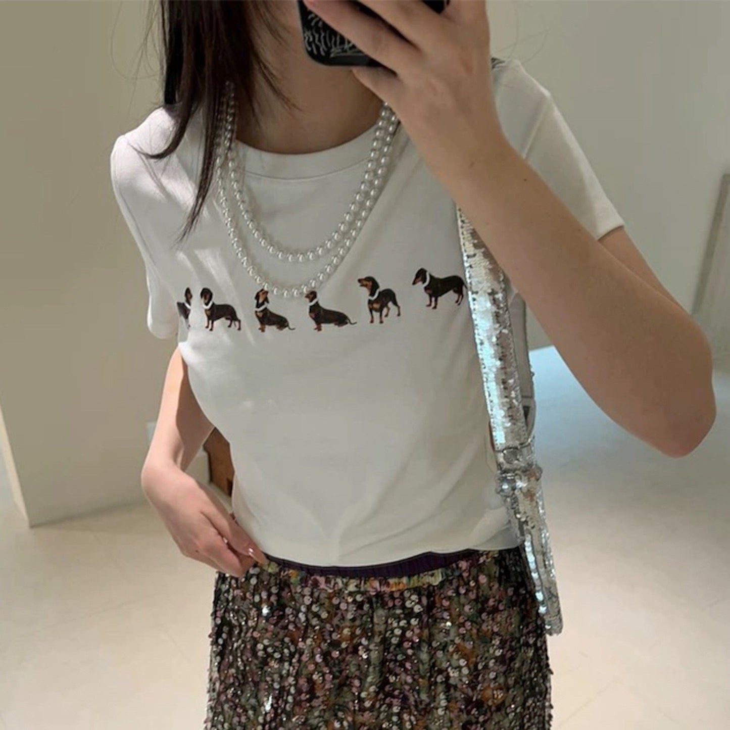 Spielfreudiges Hundemuster Damen-T-Shirt von berg-feldt