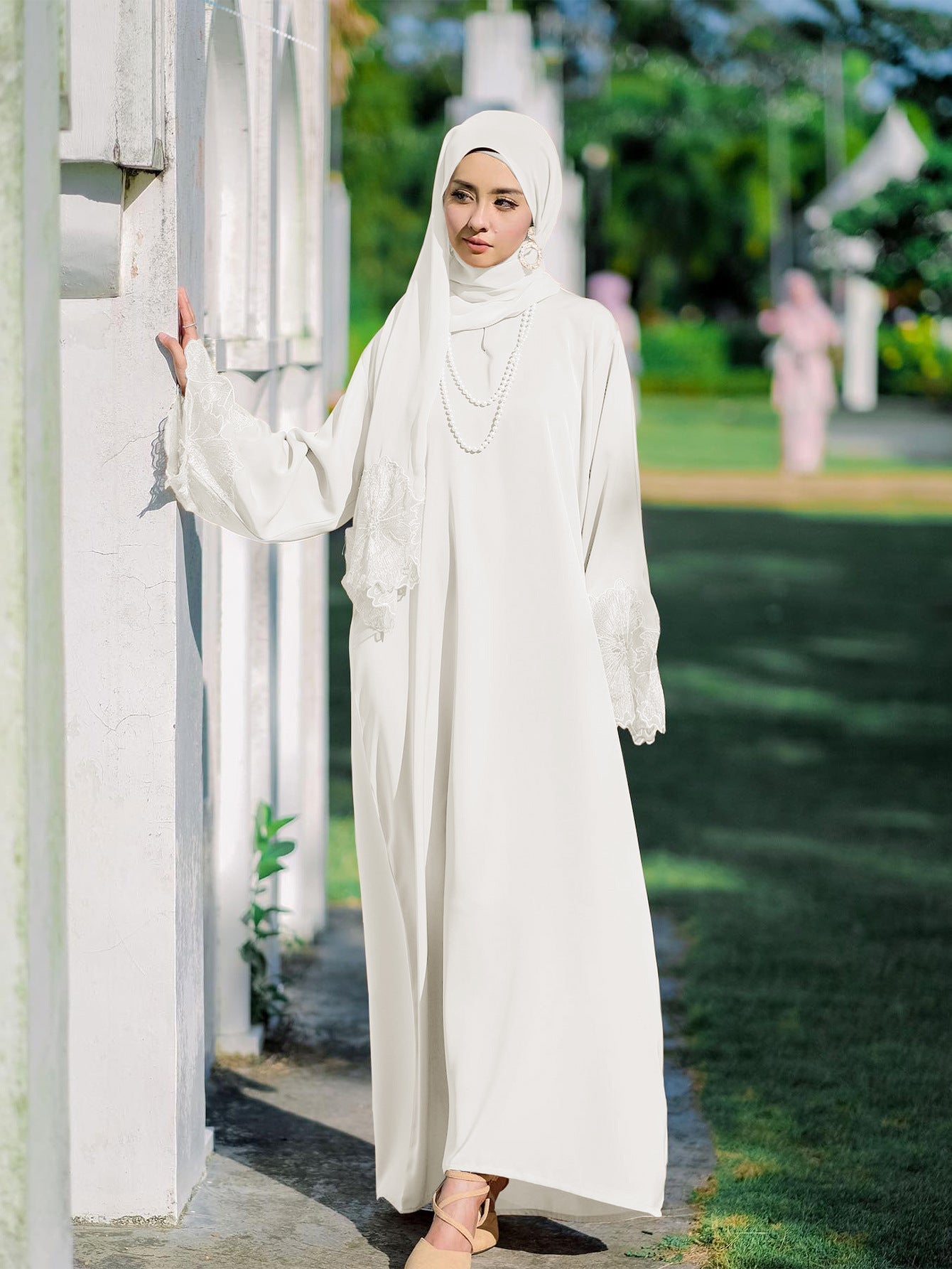 Damen Elegantes Maxikleid mit floraler Spitze Berg-Feldt
