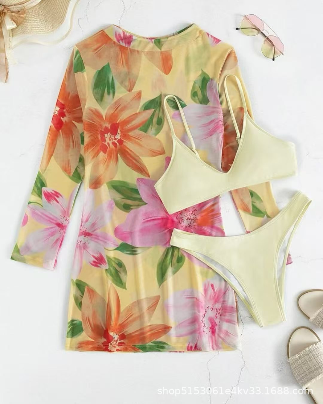 Maillot de bain deux pièces avec paréo fleuri transparent, berg-feldt