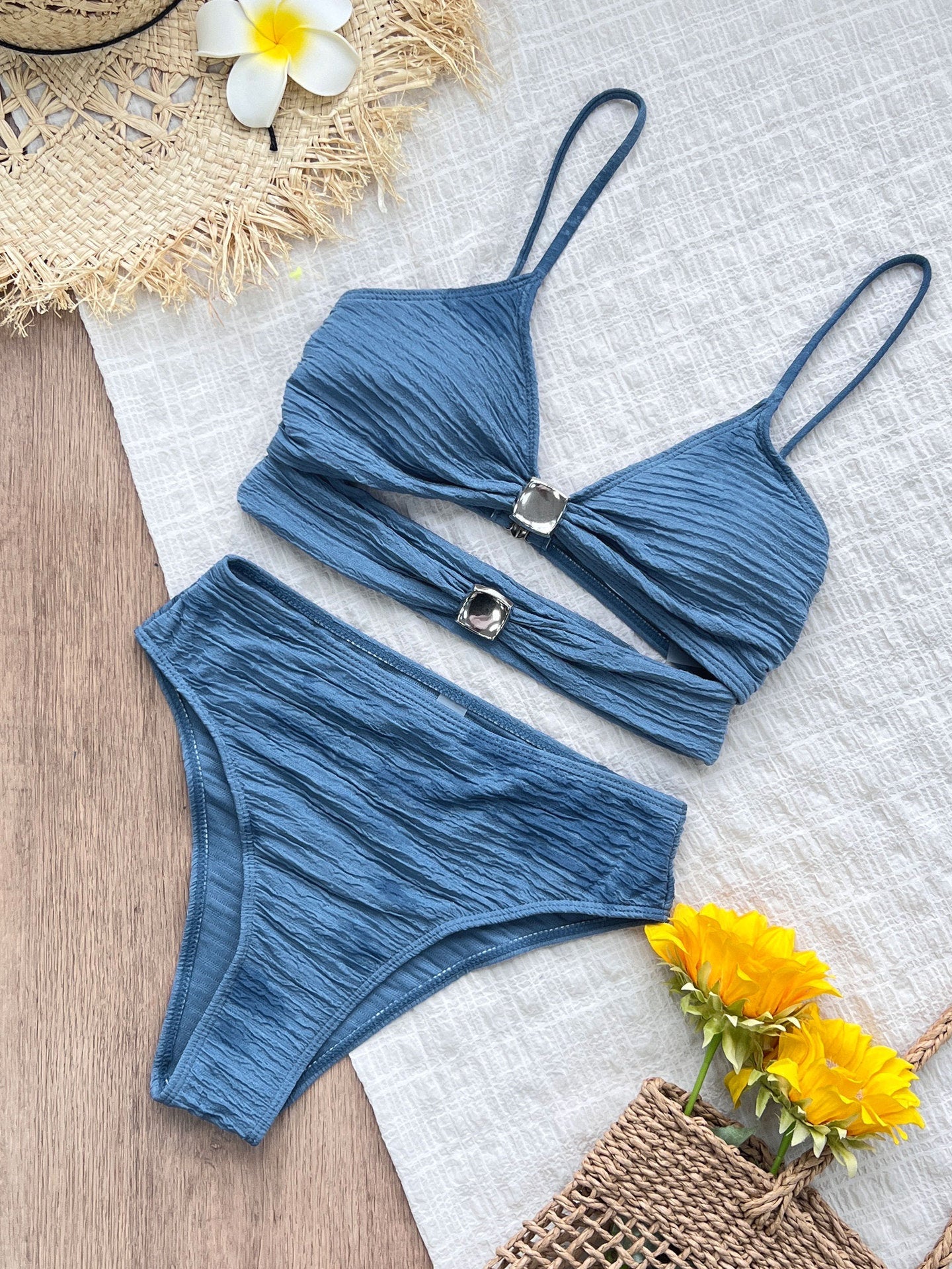 Ensemble bikini femme berg-feldt avec haut froncé et ceinture tendance