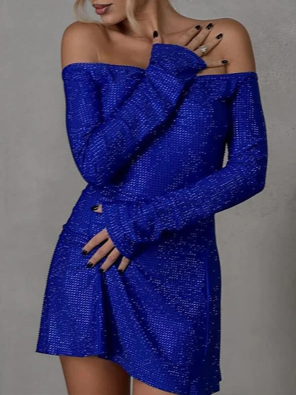 Kurzes, glitzerndes Damen-Kleid mit off-shoulder Ausschnitt von berg-feldt