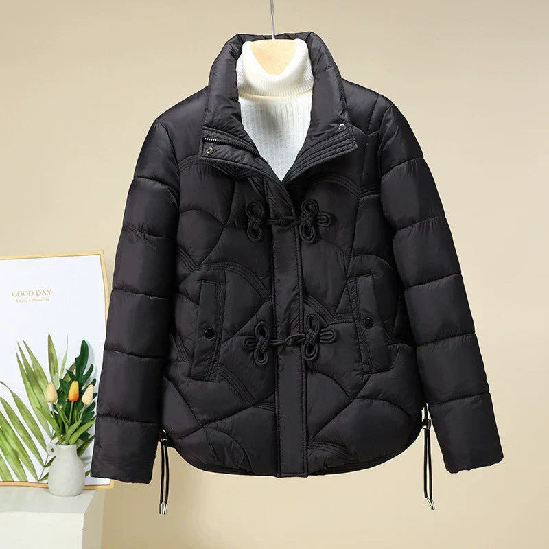 Berg-Feldt | Puffer-Jacke - Kurzes Modell - Geometrisch Gequiltet - Froschknöpfe - Verstellbarer Saum