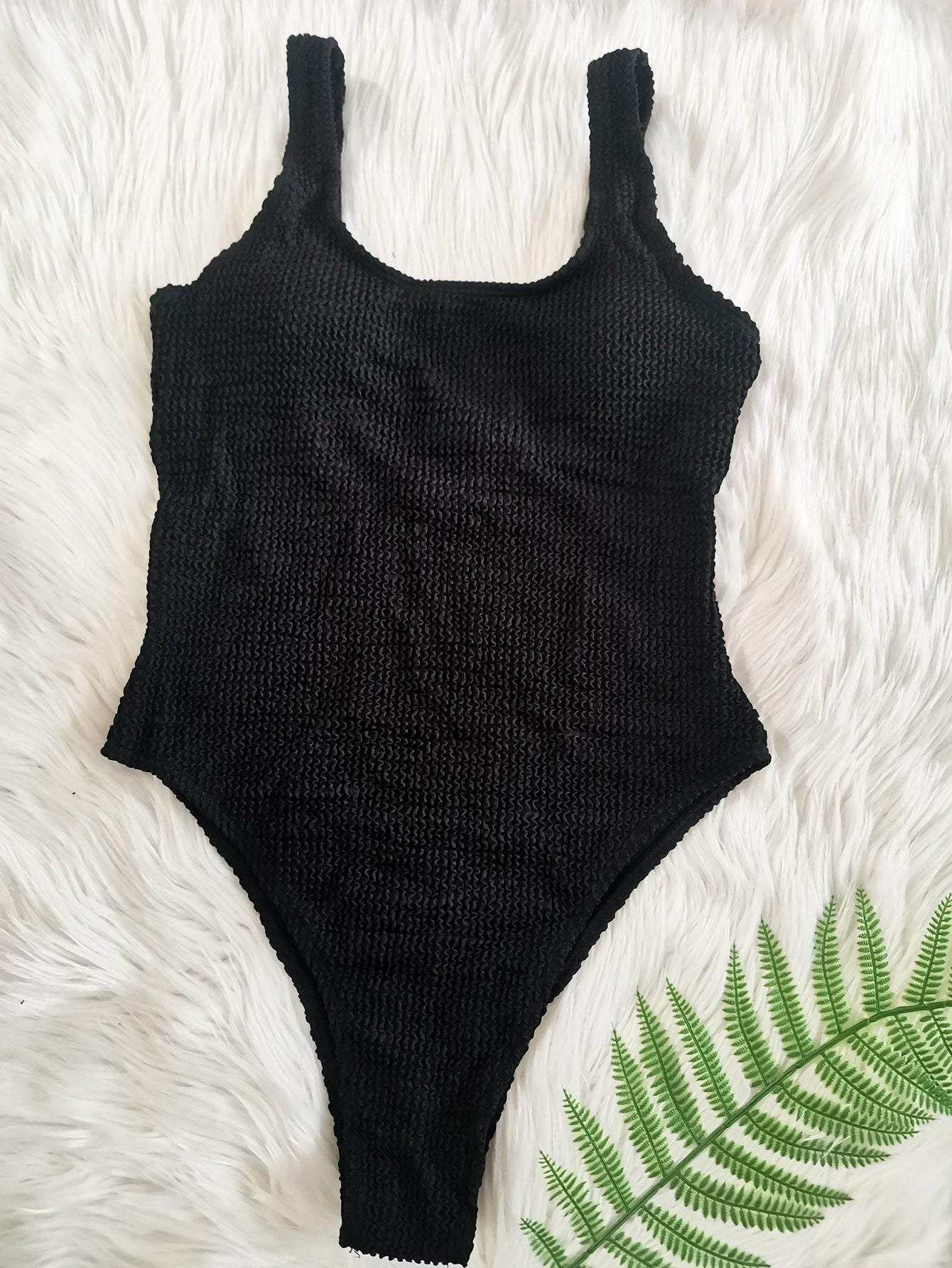 Combinaison une-pièce femme taille haute, au crochet par Berg-Feldt