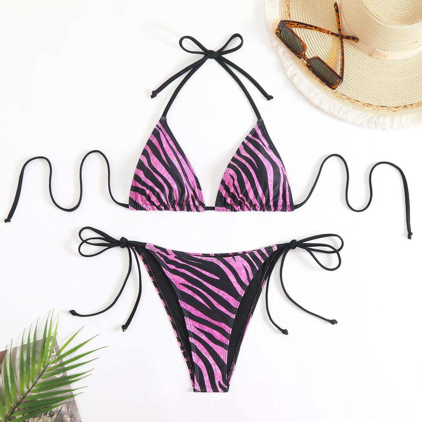 Ensemble de bikini avec hauts triangle, liens ajustables et imprimé animalier de berg-feldt