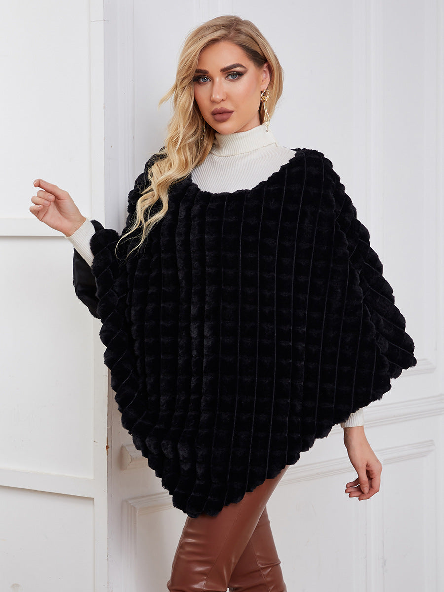 Poncho en fausse fourrure moelleuse pour femme avec motif texturé et doublure douce Berg-Feldt
