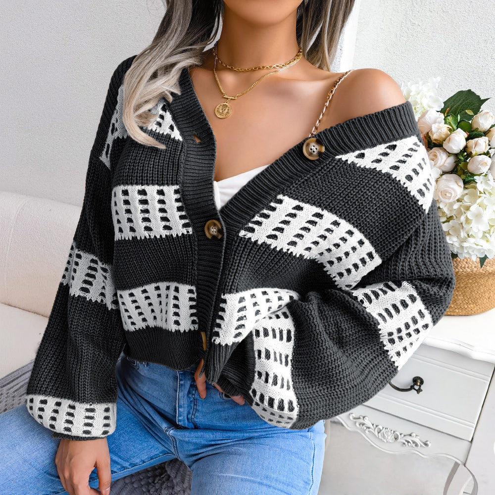 Gilet en maille Berg-Feldt pour femme : oversize, motifs ajourés créatifs, détails boutonnés