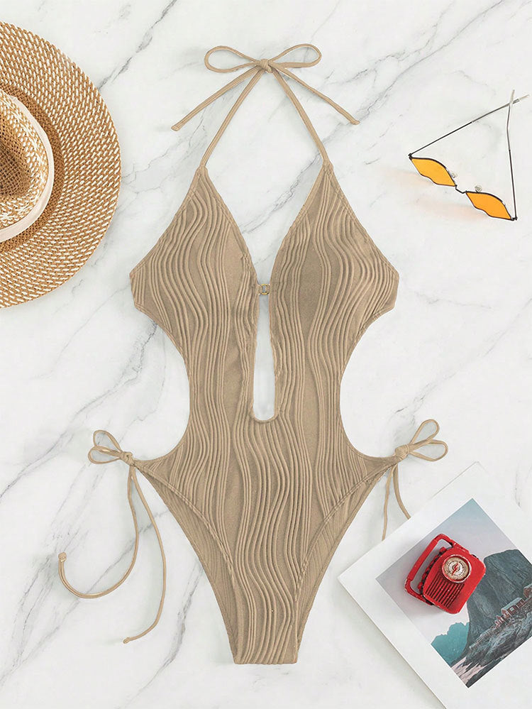 Maillot de bain innovant pour femme avec découpes et structure côtelée moderne de berg-feldt