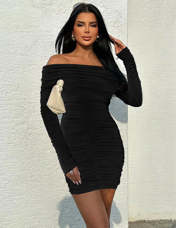 Figurbetontes Damenkleid mit asymmetrischem Ausschnitt und Raffungen von berg-feldt