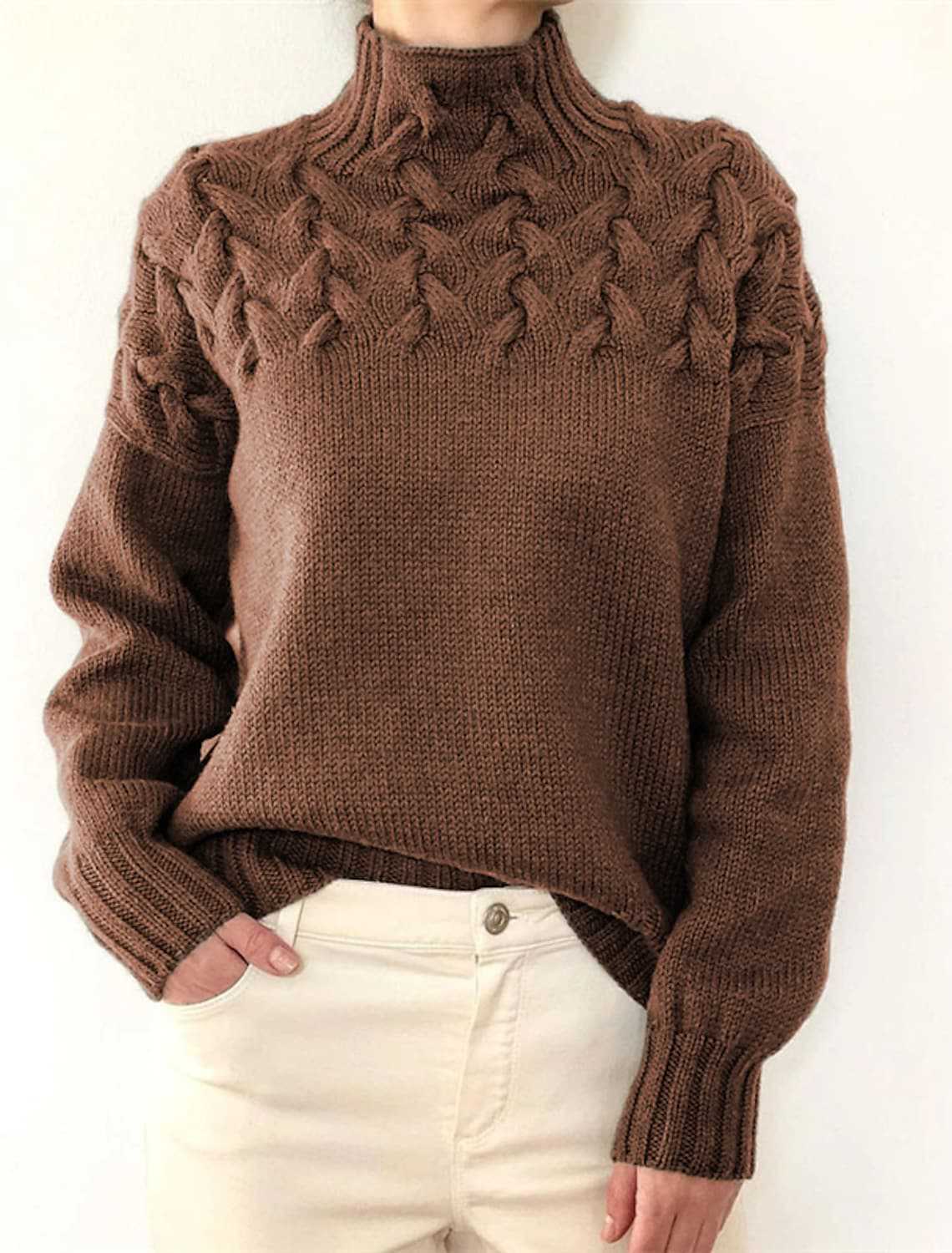 Pull en grosse maille pour femme avec col montant et torsades Berg-Feldt
