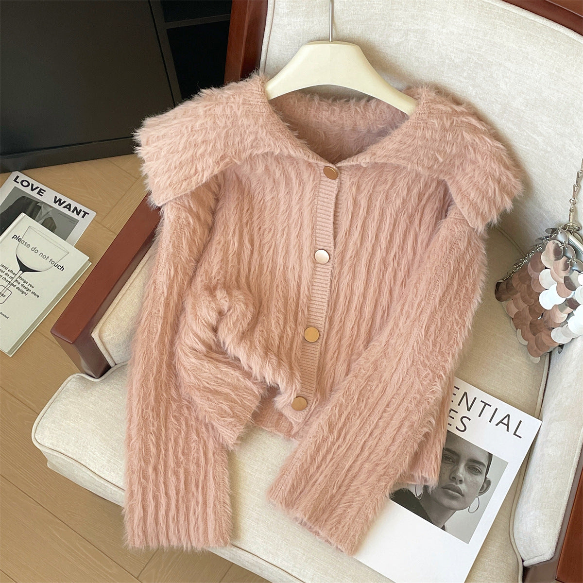 Cardigan douillet pour femmes avec col large et boutonnage Berg-Feldt