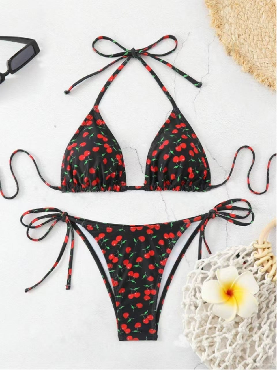 Ensemble bikini à motif cerises, avec bretelles réglables, de berg-feldt