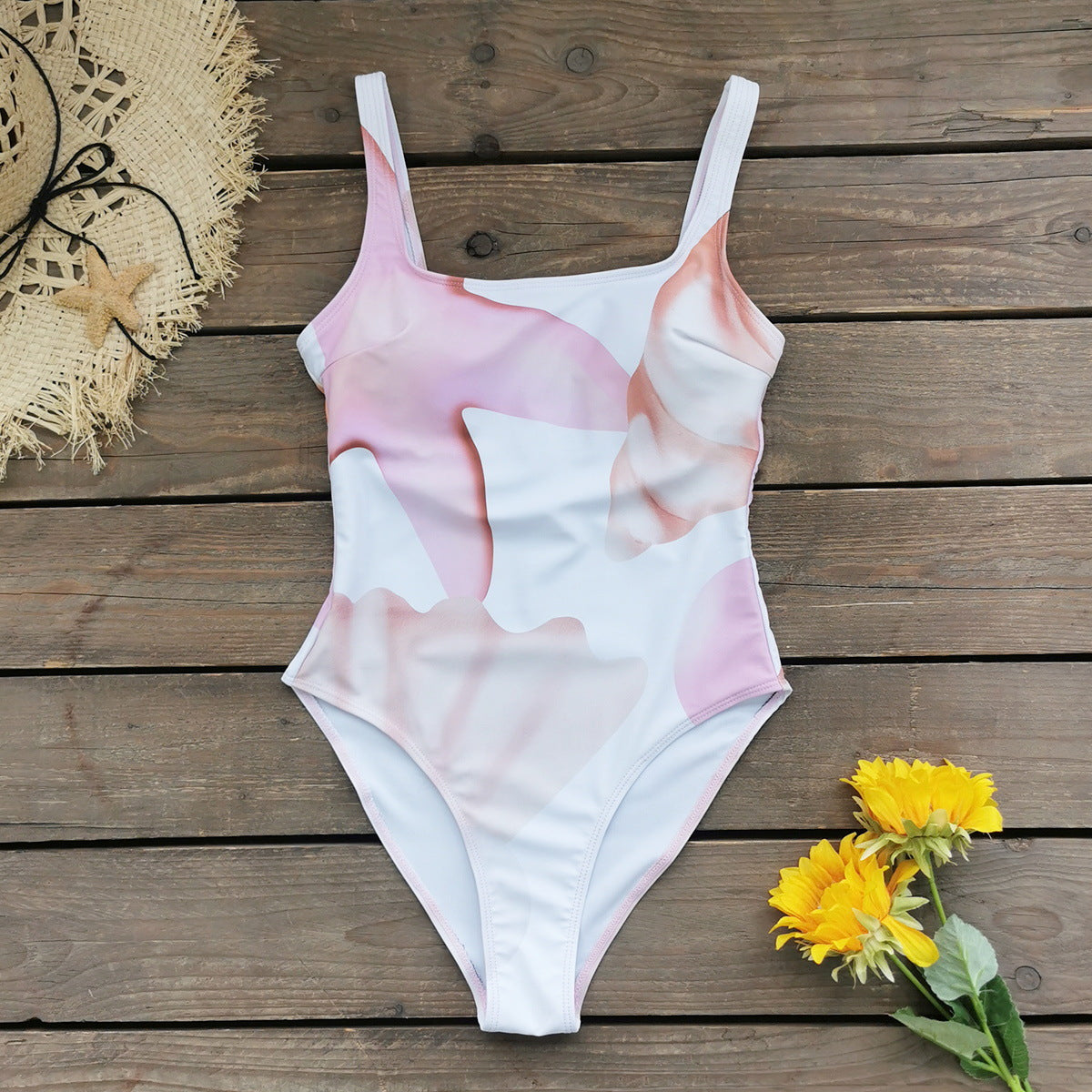 Maillot de bain à la forme féminine avec de beaux dégradés de couleurs par berg-feldt