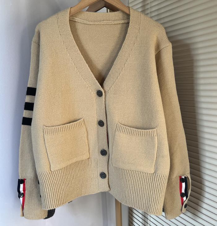 Damen Strickjacke mit hohen Taschen und grafischen Akzenten Berg-Feldt