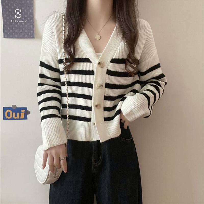 Gilet tricoté rayé pour femme avec col en V élégant et boutons décoratifs Berg-Feldt