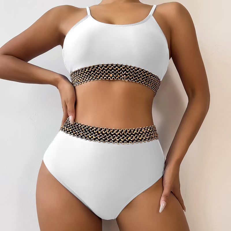 Ensemble de bikini élégant pour femme avec design moderne et bordure par berg-feldt
