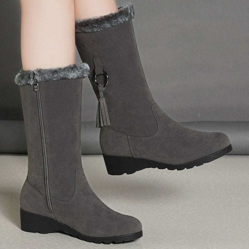 Berg-Feldt | Stiefel - Wildlederähnlich - Wadenhöhe - Niedriger Keilabsatz - Quasten-Detail
