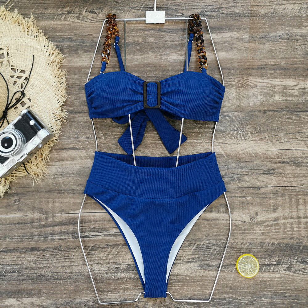 Ensemble bikini pour femme avec motif floral ludique et haut noué innovant de berg-feldt