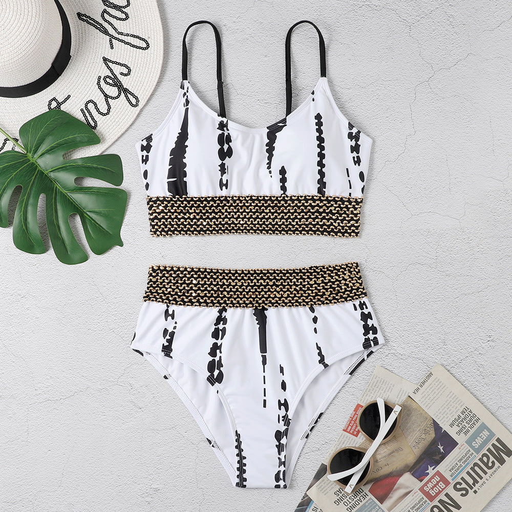 Ensemble bikini pour femme avec détails dorés élégants et taille haute, par berg-feldt