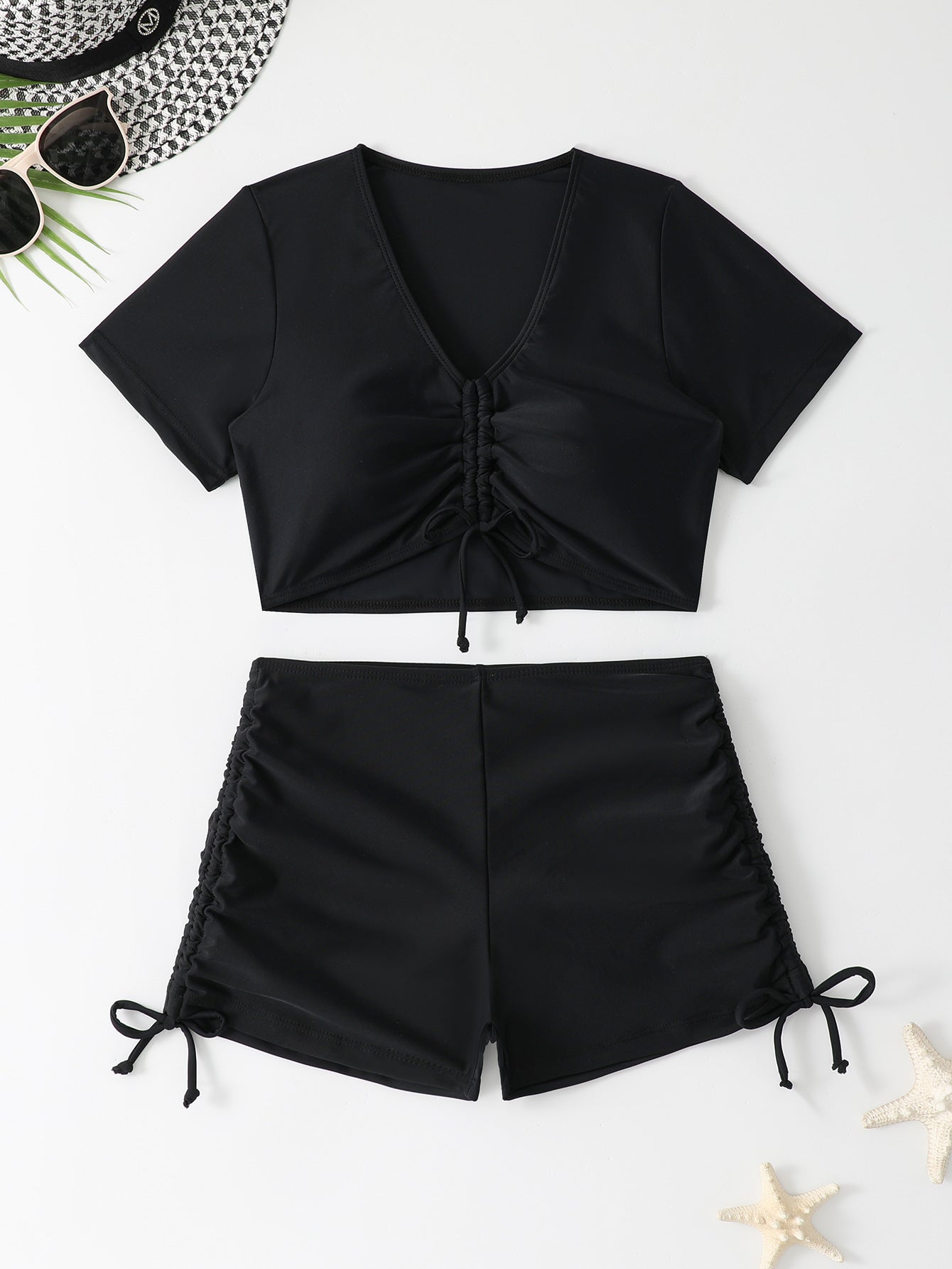 Badeset für Damen: Raffungsoberteil & bequeme Shorts von berg-feldt