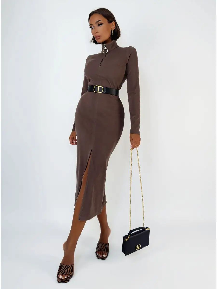 Robe longue élégante et ajustée avec décolleté en V profond et détail de fermeture éclair raffiné de berg-feldt