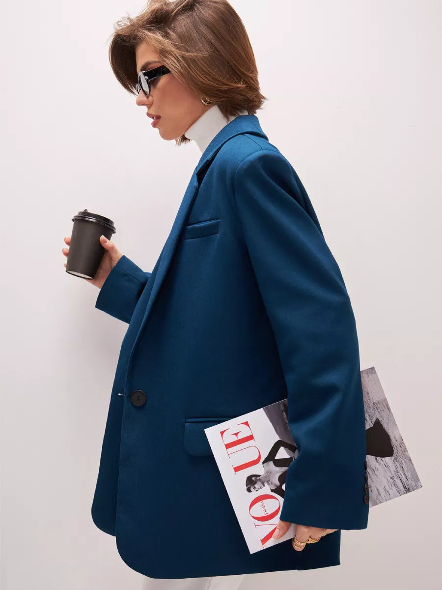 Eleganter Damen-Oversize-Blazer mit feiner Textur und minimalistischen Knöpfen von berg-feldt