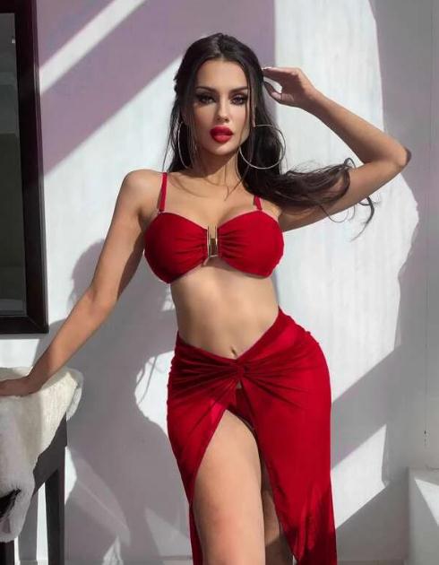 Élégant ensemble bikini pour femme avec paréo portefeuille et haut tendance de berg-feldt