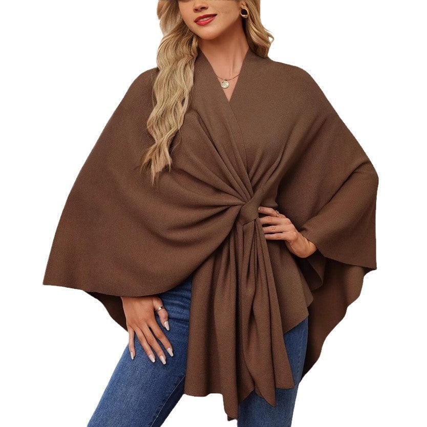 Eleganter Damen-Strickponcho mit raffinierten Drapierungen & Taillengürtel von berg-feldt