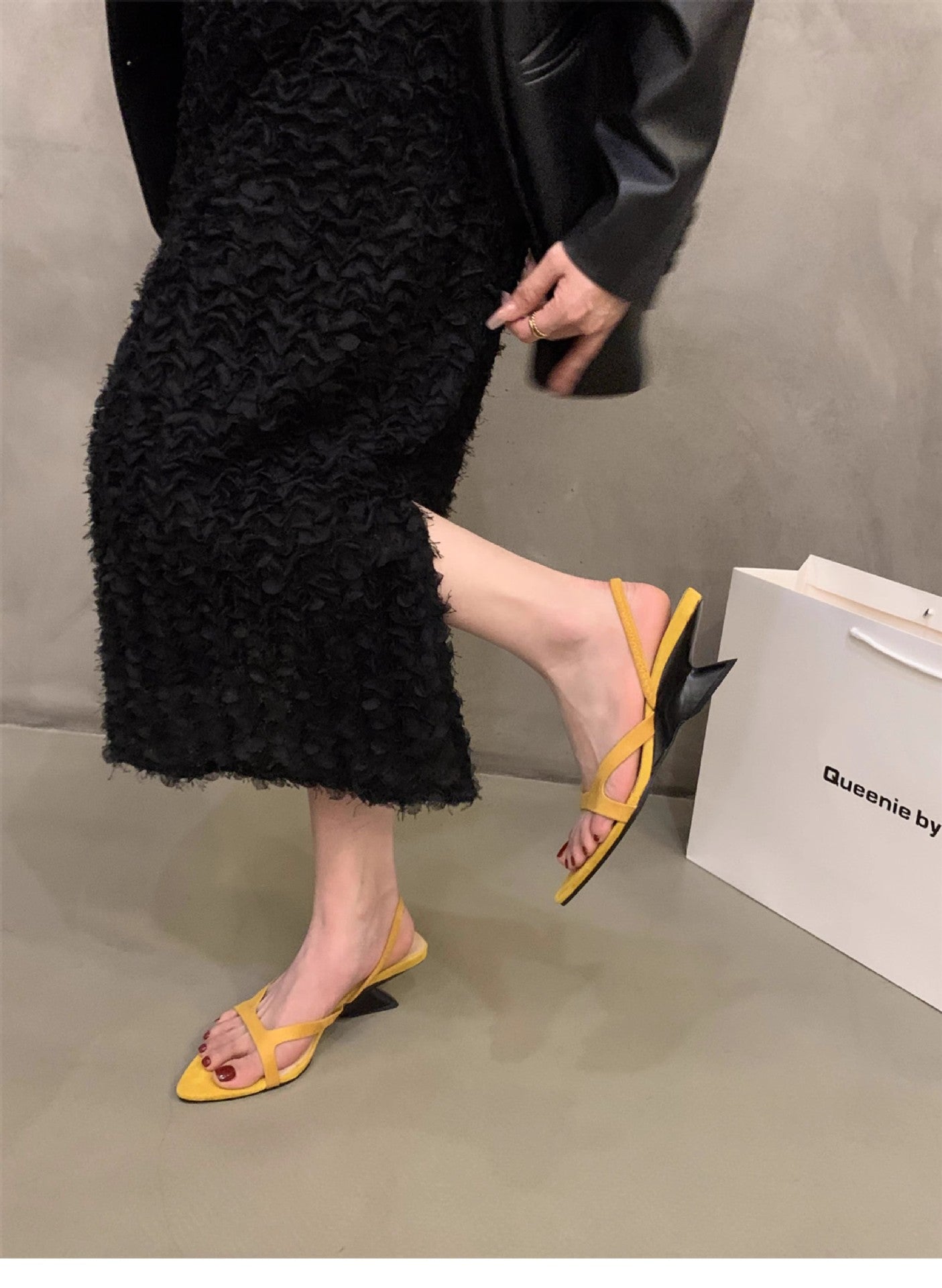 Unikate Damen-Absatzsandalen mit Riemen und offener Zehe von berg-feldt