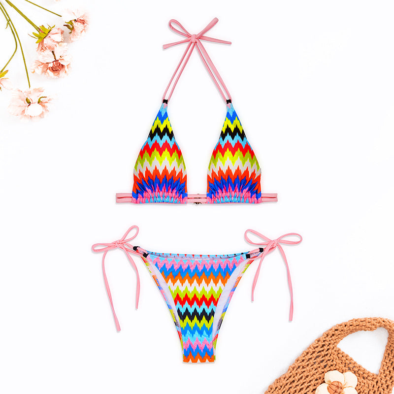 Frauen-Bikini mit Dreieck-Oberteil, Wellenmuster und verstellbaren Trägern von berg-feldt