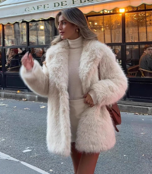 Manteau élégant et oversize en fausse fourrure pour femme avec manches évasées Berg-Feldt