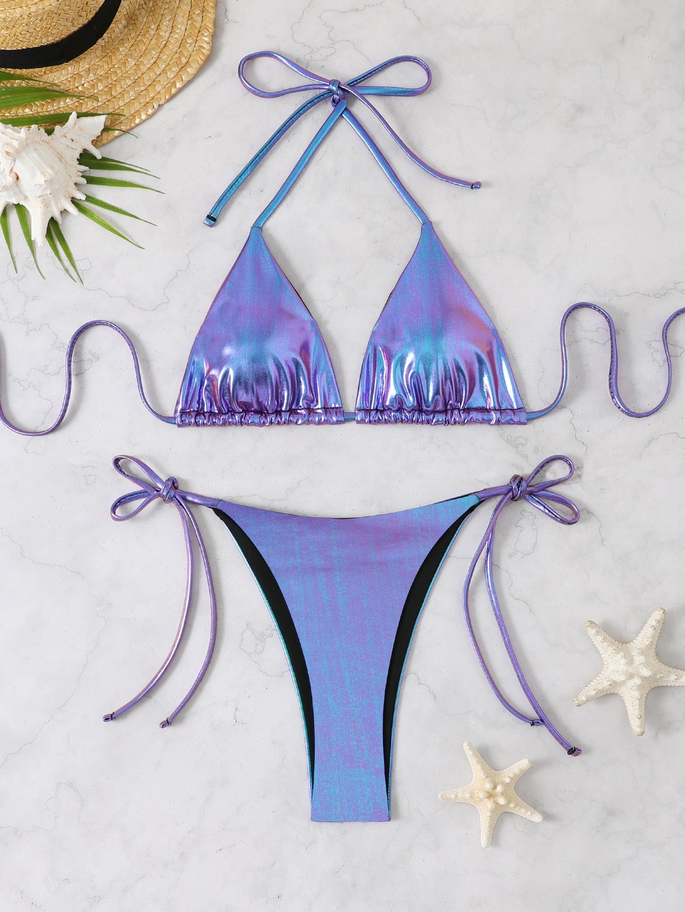 Haut de bikini triangle et bas assorti avec lanières ajustables par Berg-Feldt
