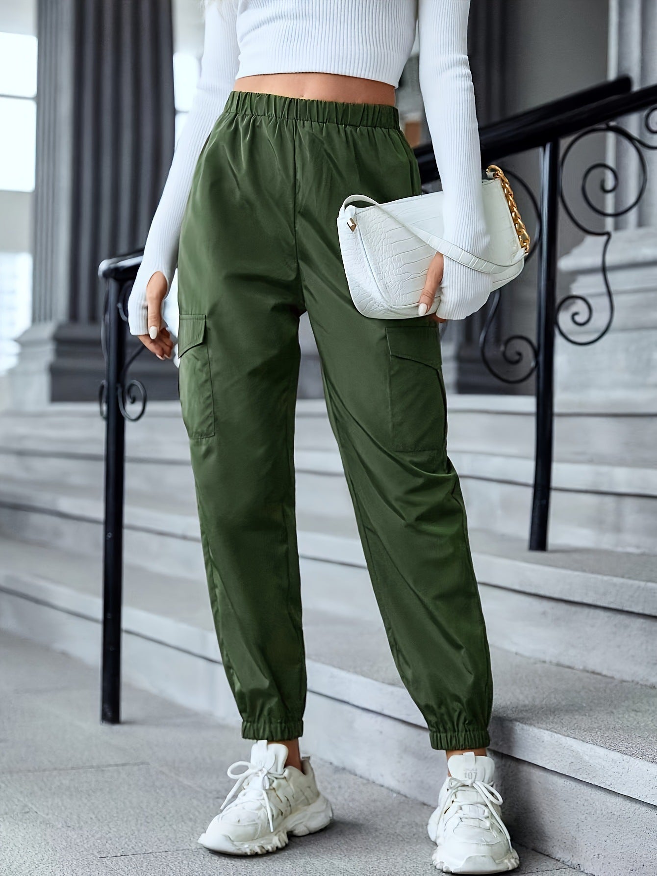 Pantalon cargo pour femme avec taille élastique et poches latérales de berg-feldt