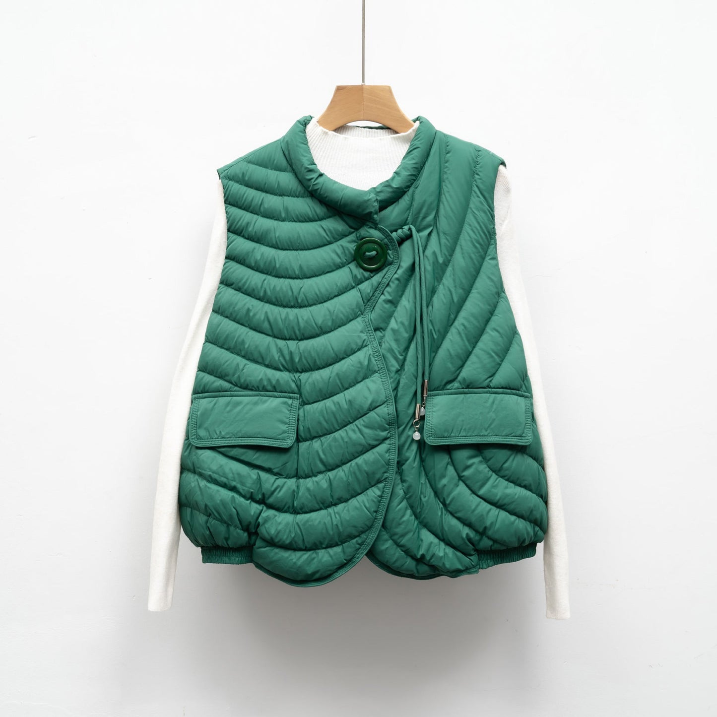 Gilet matelassé pour femmes avec coupe innovante et poches fonctionnelles Berg-Feldt