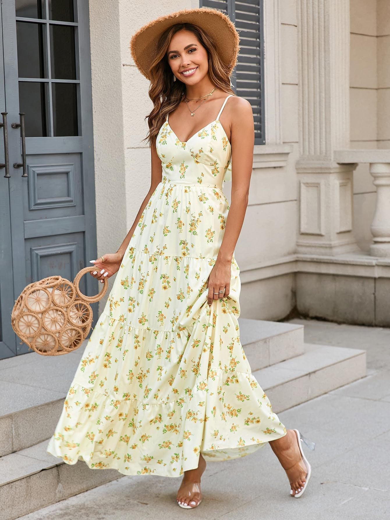 Maxikleid für Damen mit Blumenapplikationen und regulierbaren Spaghettiträgern von berg-feldt