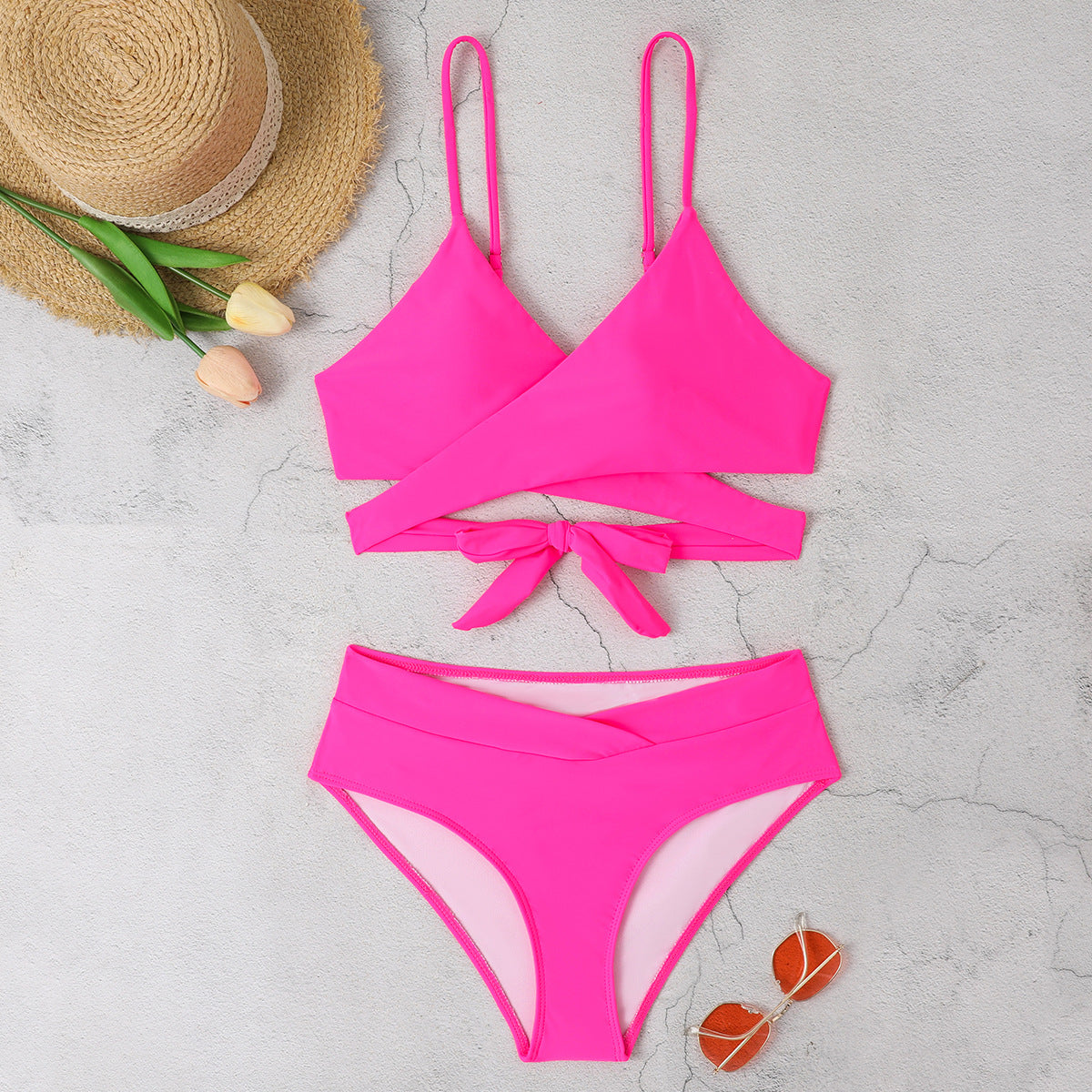 Ensemble bikini élégant pour femme avec haut cache-cœur et culotte taille haute élastique, de berg-feldt