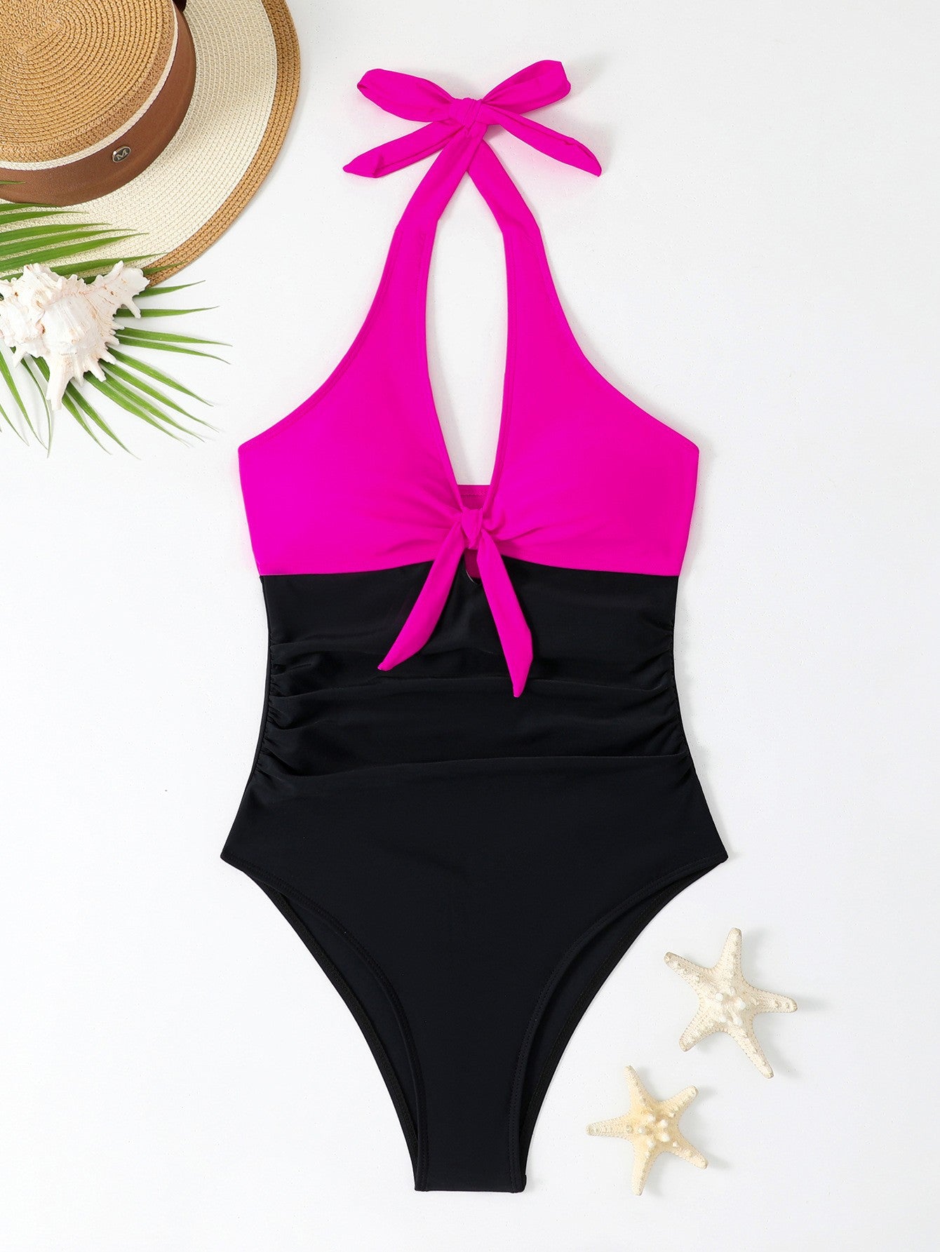 Maillot de bain une pièce Berg-Feldt pour femme : coupe moderne avec nœud sur le devant et décolleté dorsal profond.