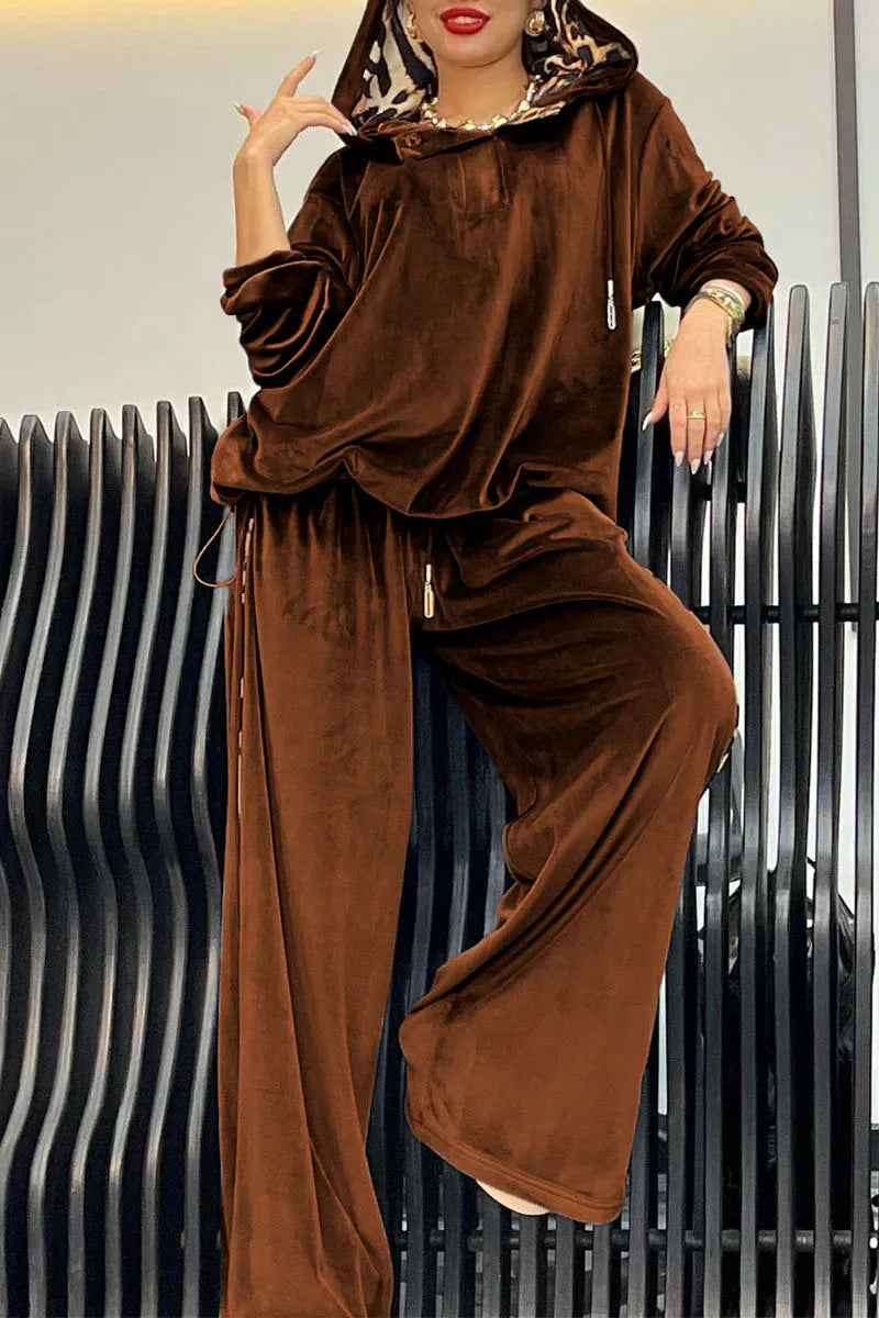 Elegante Damen-Loungewear mit Kapuze im Oversize-Stil von berg-feldt