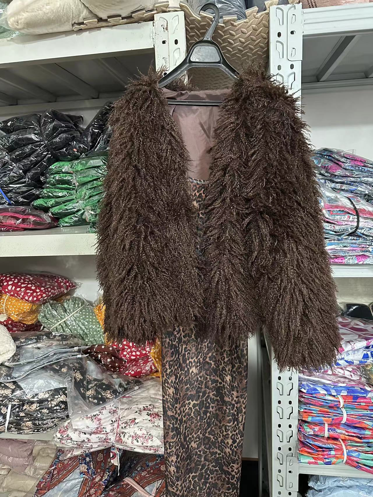 Gilet luxueux pour femme en fausse fourrure, coupe tendance et design volumineux Berg-Feldt