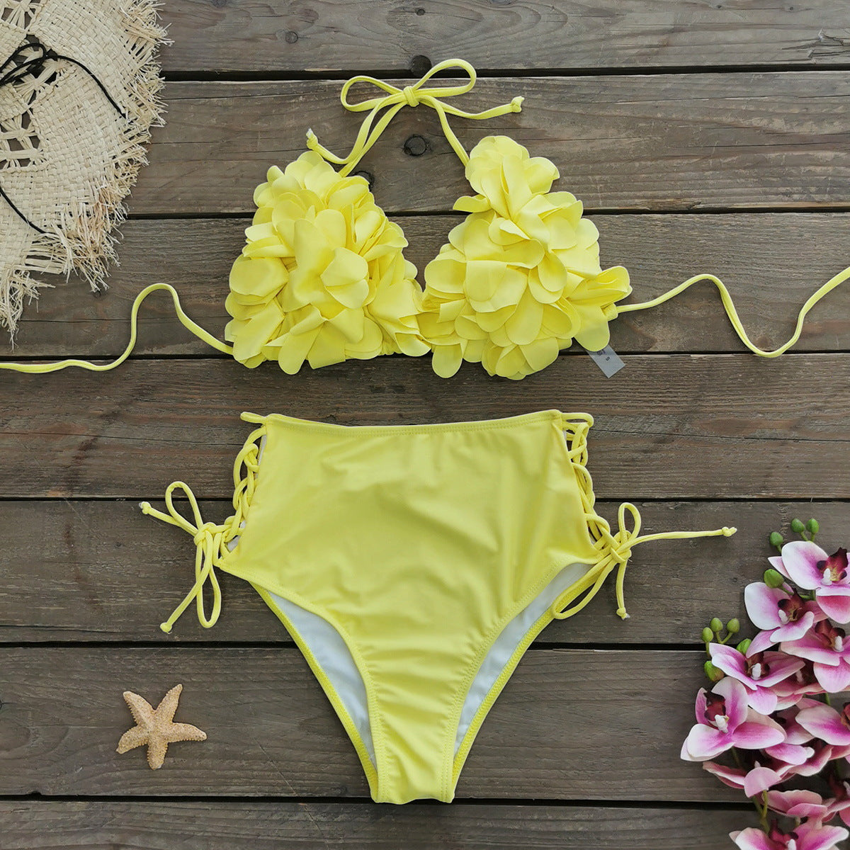 Ensemble de bikini pour femme avec élégantes fleurs en tissu et bretelles réglables de berg-feldt