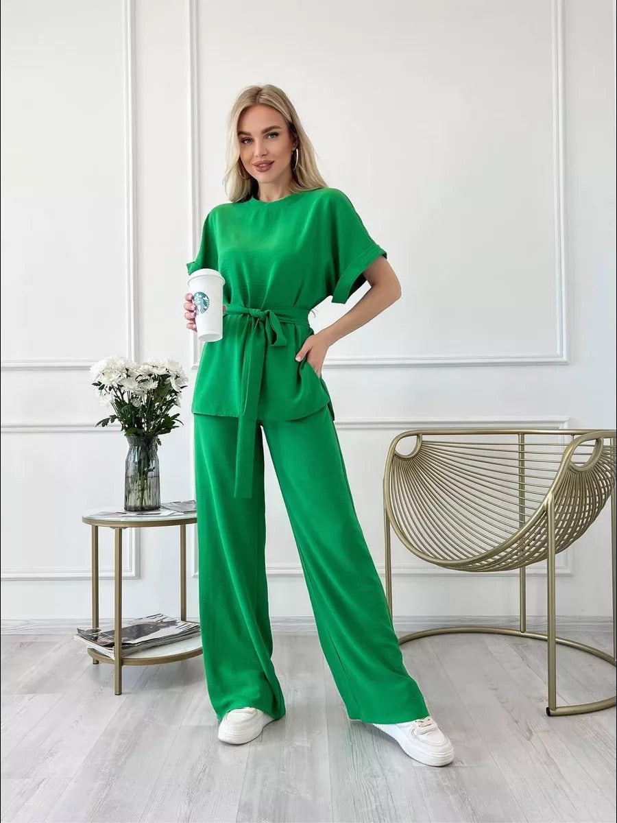 Ensemble loungewear élégant pour femme avec coupe fluide et ceinture – berg-feldt
