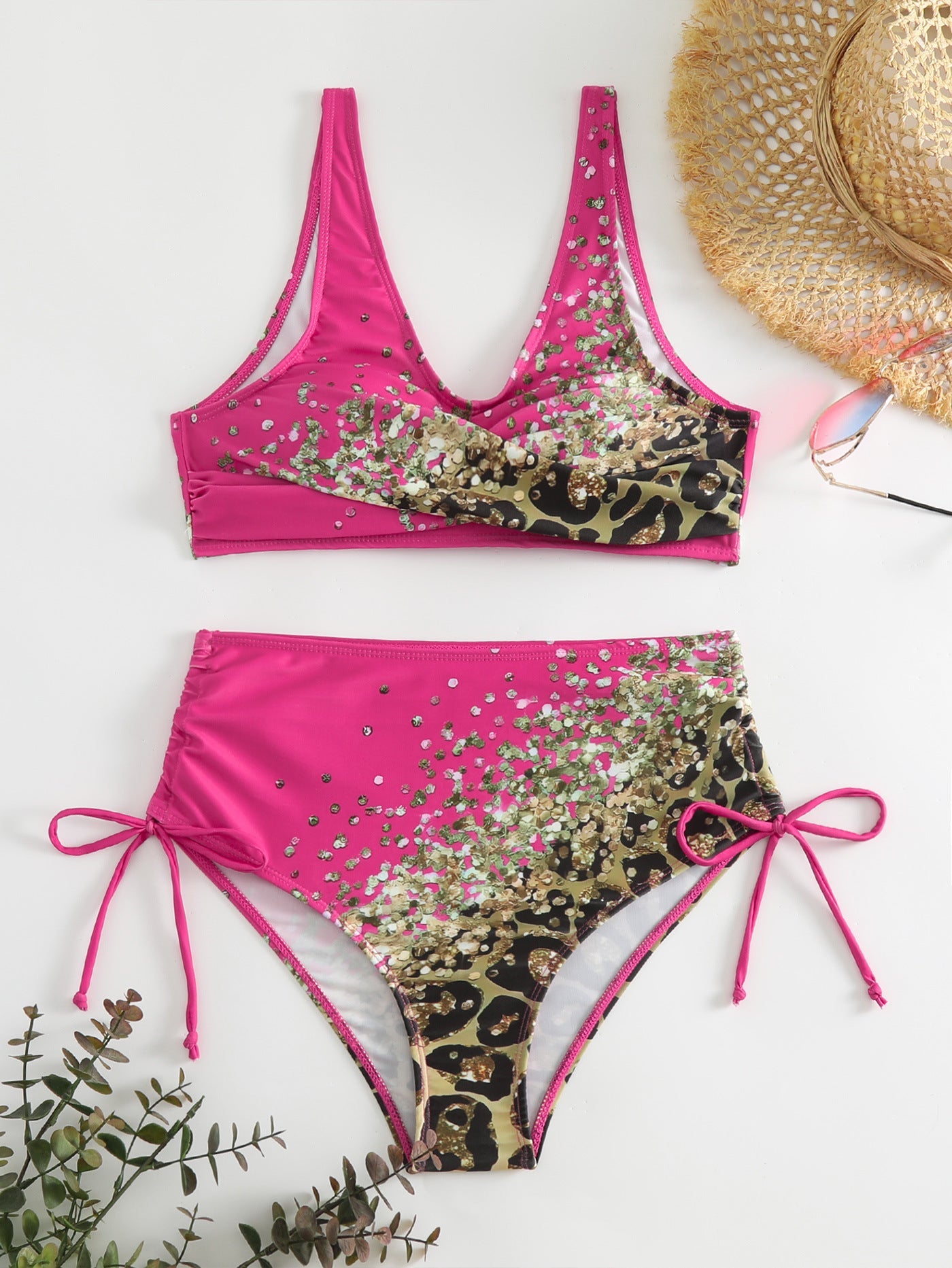 Ensemble bikini pour femme avec détails pailletés tendance et jambes échancrées berg-feldt