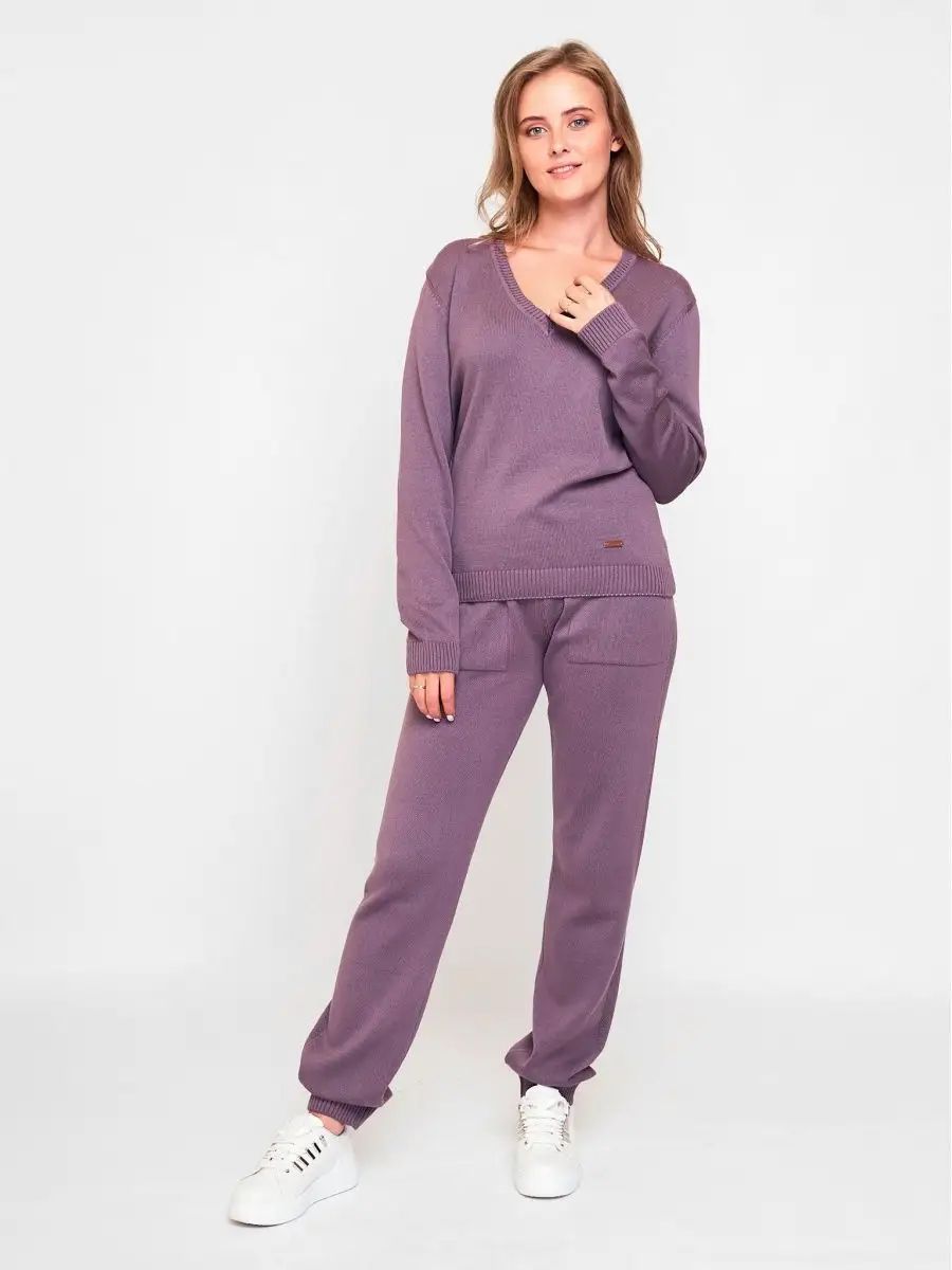 Bequemer Damenpullover mit tiefem V-Ausschnitt und Hose von berg-feldt