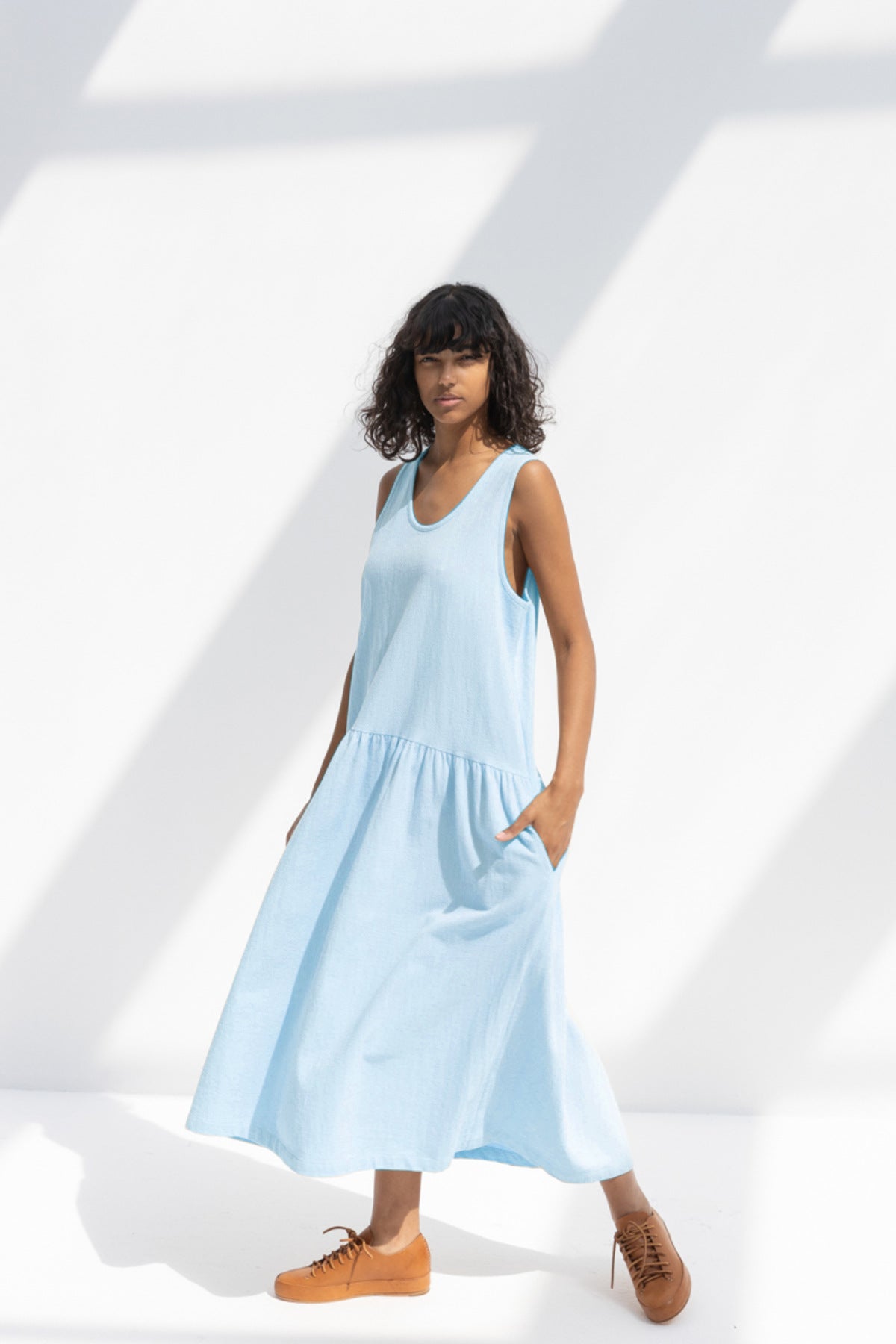 Sommerkleid für Damen, Midi-Länge, mit Seitentaschen von berg-feldt