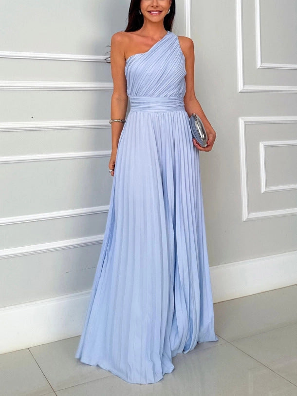 Robe de soirée élégante pour femme avec bretelle asymétrique et plissé fluide