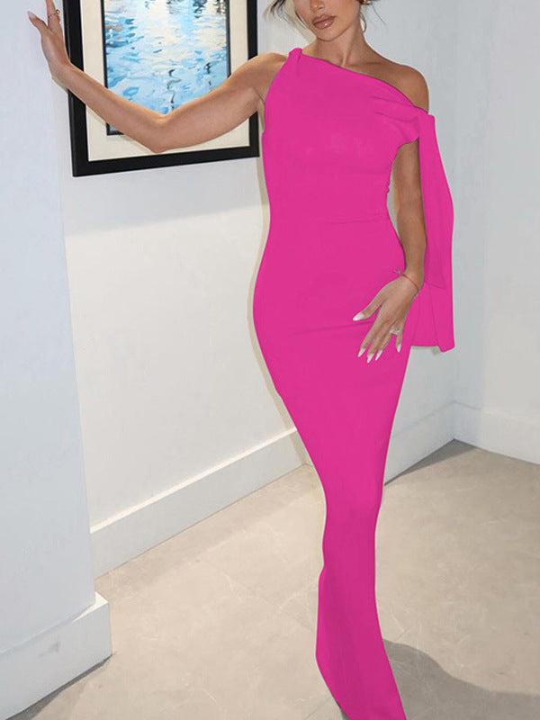 Elegantes, figurbetontes Maxikleid mit schulterfreien Ausschnitt und stilvollem Schlitz von berg-feldt