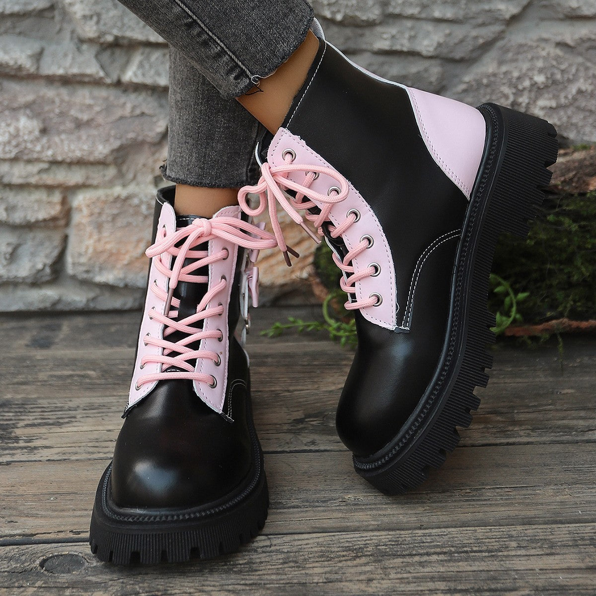 Bottes hautes fourrées robustes et élégantes pour femme avec accents de couleur Berg-Feldt