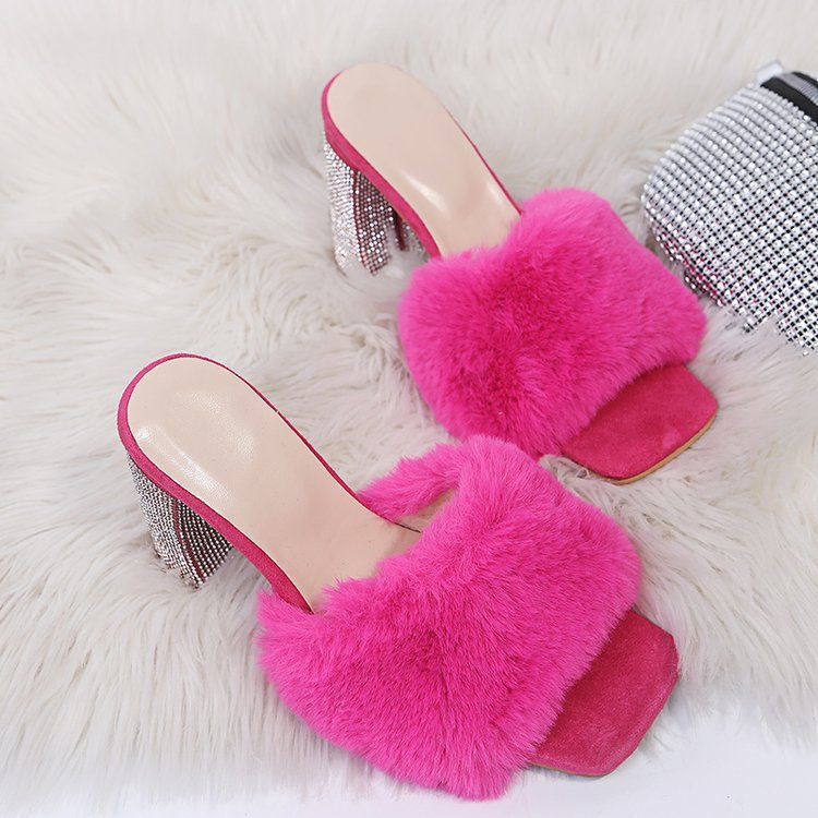 Mules glamourous pour femme avec fausse fourrure douillette et talon pailleté Berg-Feldt