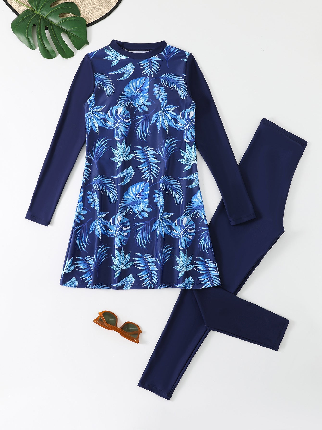 Maillot de bain anti-UV manches longues et jupette élégamment conçu, par berg-feldt.